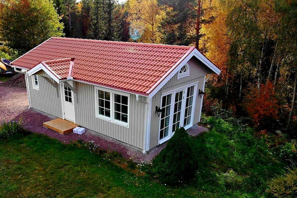 Nybyggd Stuga Intill Skogsbrynet - New Built Cottage Next To The Cowberry Forest Mora Extérieur photo