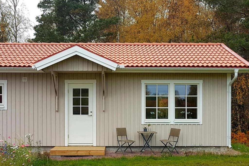 Nybyggd Stuga Intill Skogsbrynet - New Built Cottage Next To The Cowberry Forest Mora Extérieur photo